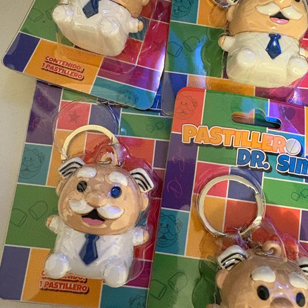 Dr. Simi - llavero pastillero/pill keychain